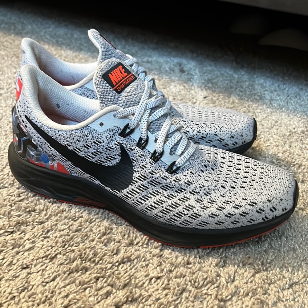 Women’s size 8.5 Nike Zoom Pegasus 35, Gray/black with floral design on the heel
